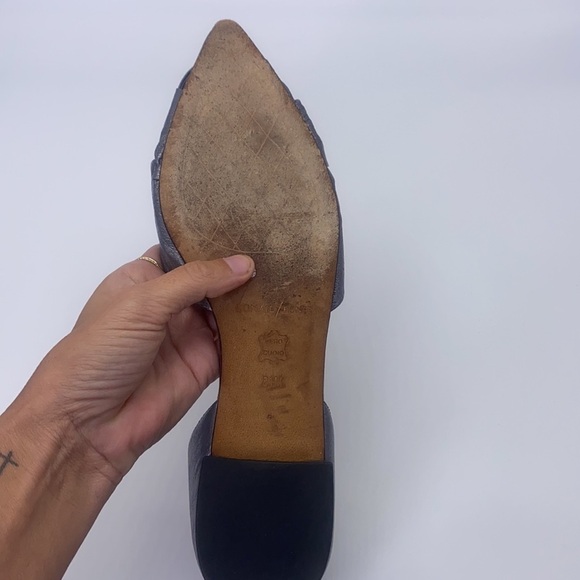 Donald Pliner - Dorsey Silver Leather Pointed Toe Flats Size 8.5 - Picture 15 of 15